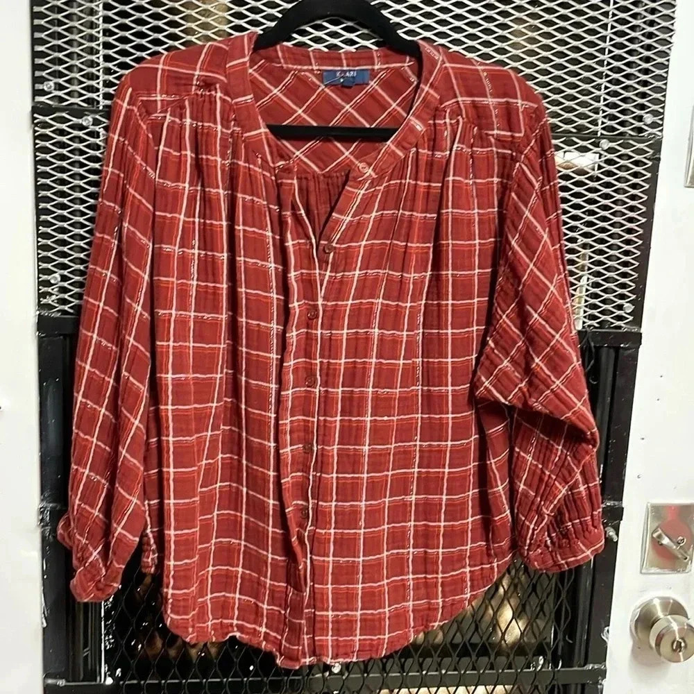 Kari blue 3/4 sleeve blouse size Large. Used but great condition.